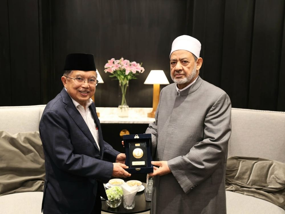 Grand Imam of Al-Azhar receives Indonesian Mosque Council Chairperson ...