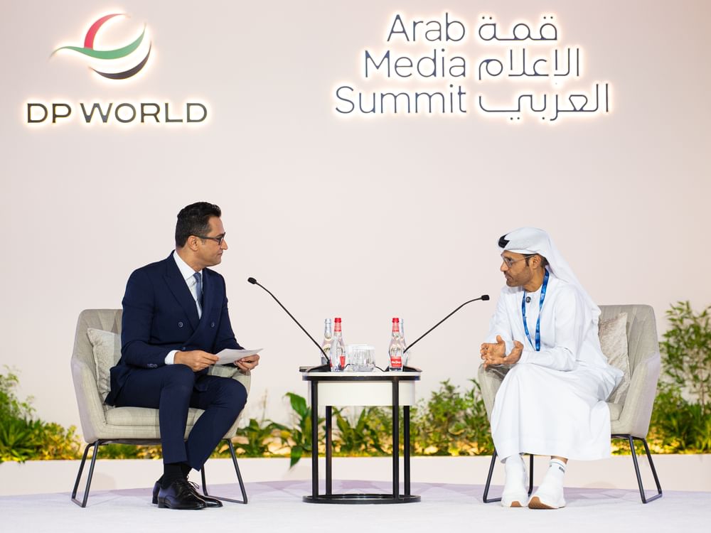 أمام قمة الإعلام العربي.. محمد  الكويتي: تصدينا لأكثر من 640 ألف هجمة في يوم واحد ونواجه حروب الجيل الخامس بحماية العقول