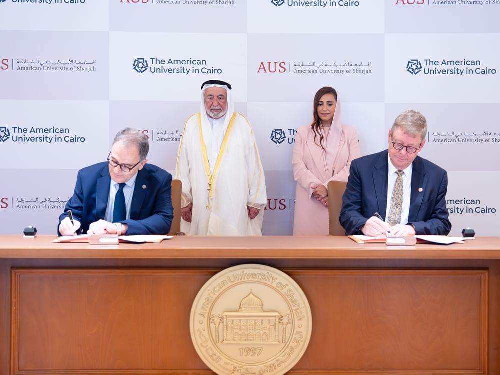 Governante de Sharjah presencia assinatura de memorando entre universidade dos Emirados e do Egito