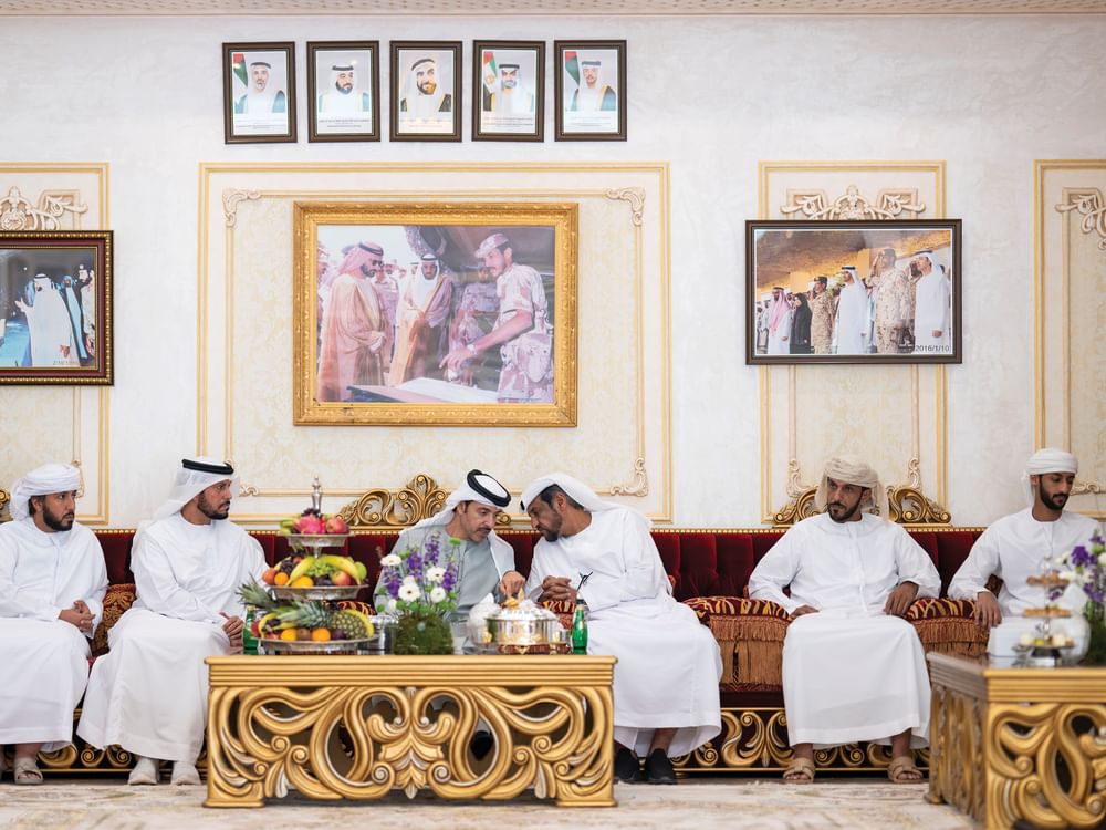 هزاع بن زايد يزور صالح محمد بن مجرن العامري بمنزله في العين  