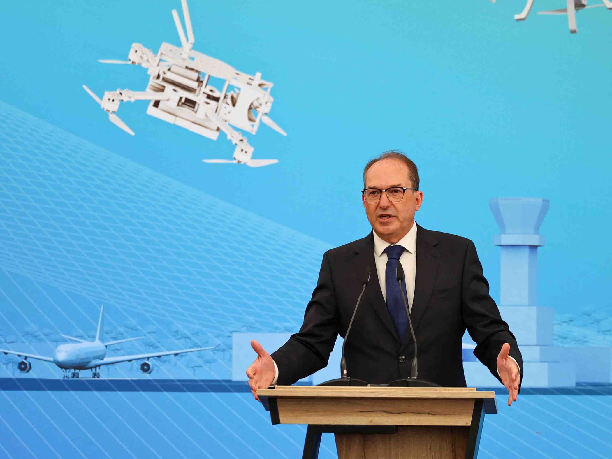 German minister expects 'arms race' in drone defence