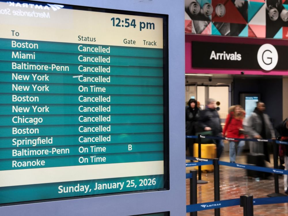 انقطاع واسع للكهرباء وإلغاء آلاف الرحلات الجوية بأمريكا جراء العواصف