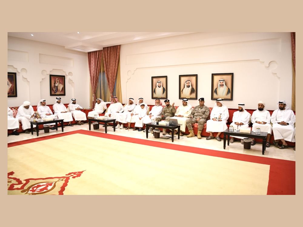 شرطة أبوظبي تعزز الوعي المجتمعي بالاستخدام الآمن للتقنيات الحديثة بمجلس الروضة