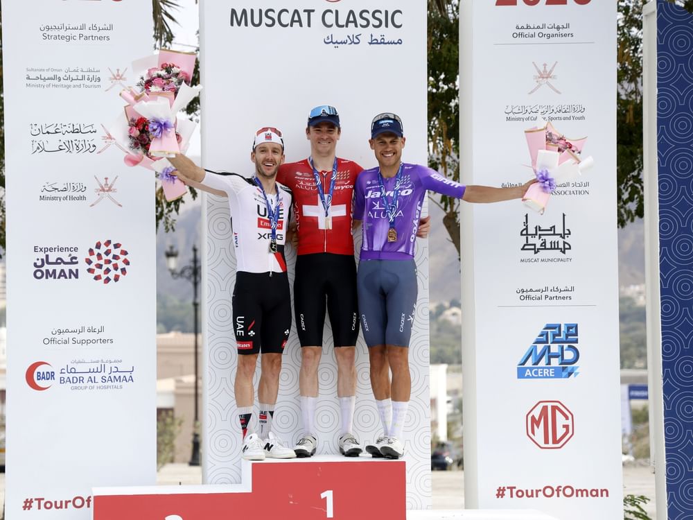 الإمارات للدراجات يتألق في مسقط وفالنسيانا قبل طواف عُمان
