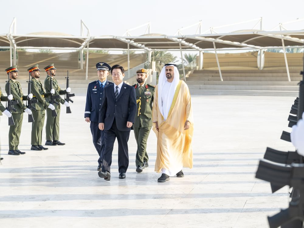 Theyab bin Mohamed bin Zayed receives Korean President at Wahat Al Karama