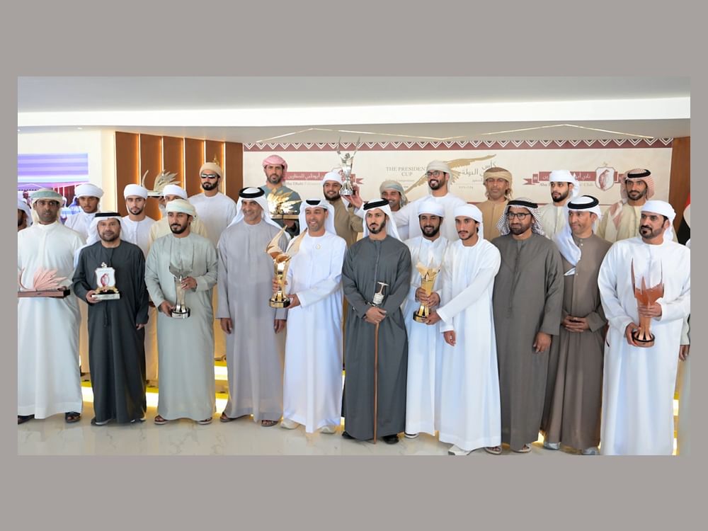 زايد بن حمد آل نهيان يتوج الفائزين في ختام منافسات كأس رئيس الدولة للصيد بالصقور