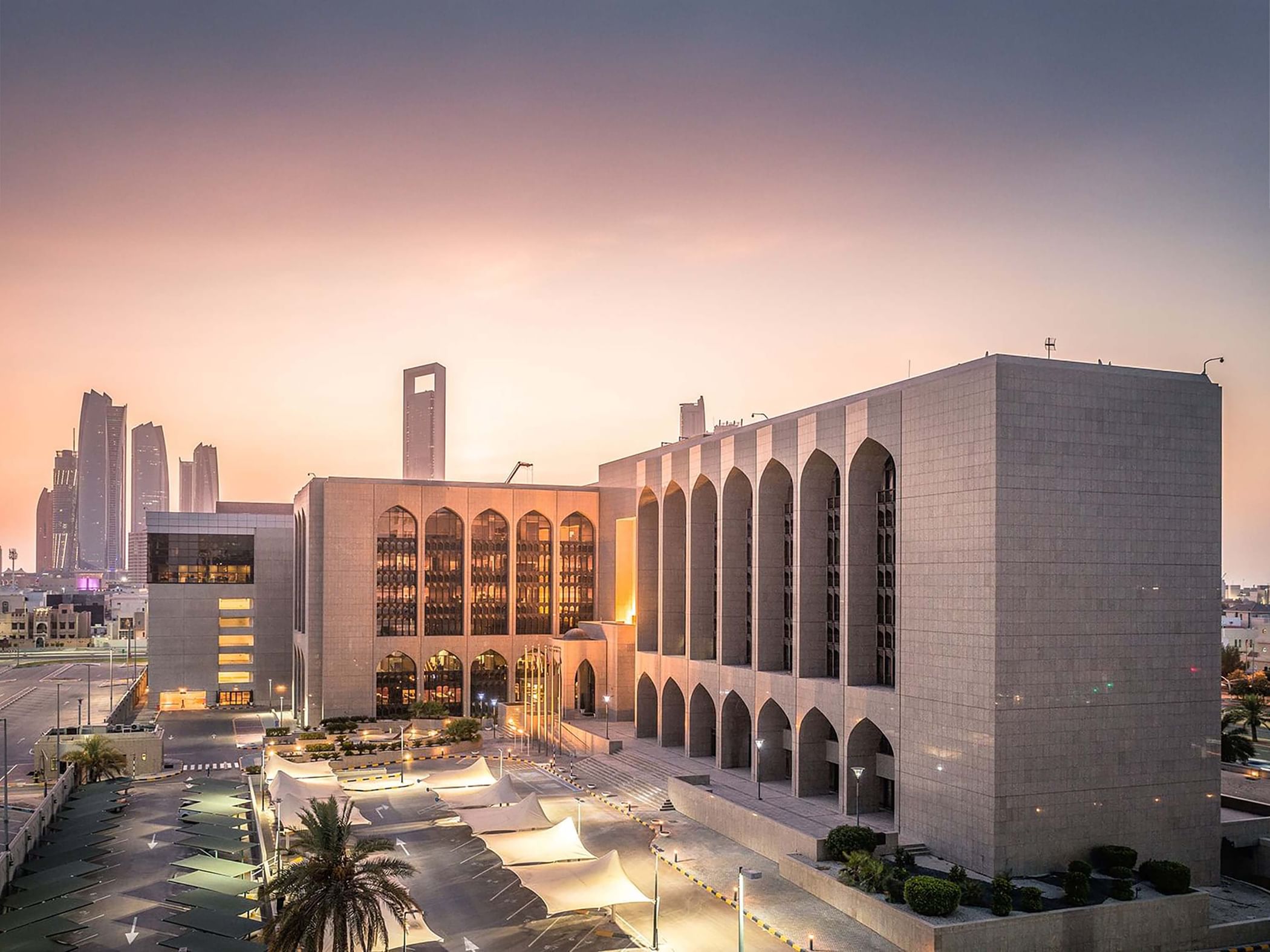 المصرف المركزي يفرض غرامة مالية على شركة تمويل