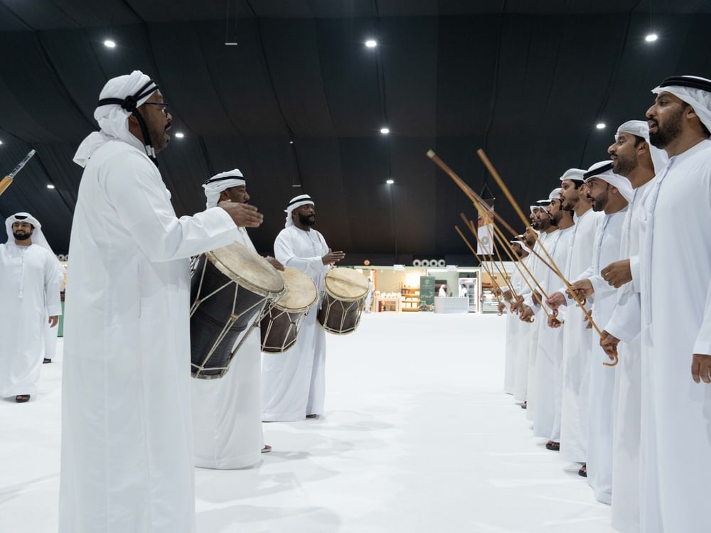 الفنون الشعبية في "الظفرة للتمور" تجسّد الثراء الحضاري والفني للإمارات