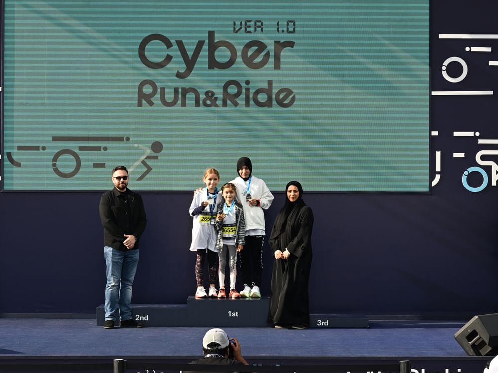 تتويج الفائزين في منافسات"سايبر ران آند رايد" الرياضة 
