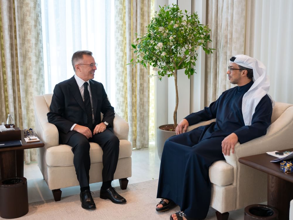 Mansour bin Zayed et l’ambassadeur de Türkiye examinent le renforcement des relations bilatérales