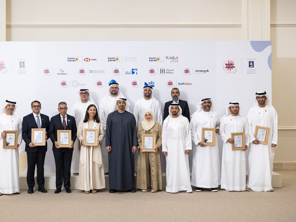 رئيس الدولة يكرم المؤسسات الحاصلة على"علامة الجودة لبيئة عمل داعمة للوالدين"