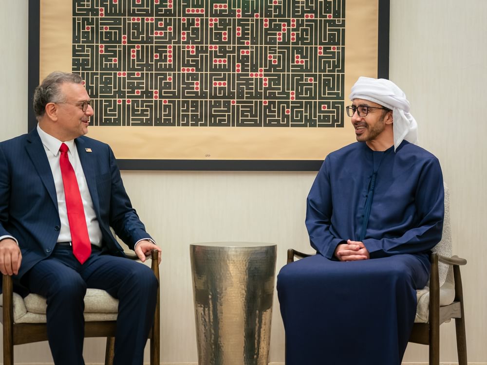عبدالله بن زايد يستقبل مستشار الرئيس الأمريكي للشؤون العربية والأفريقية