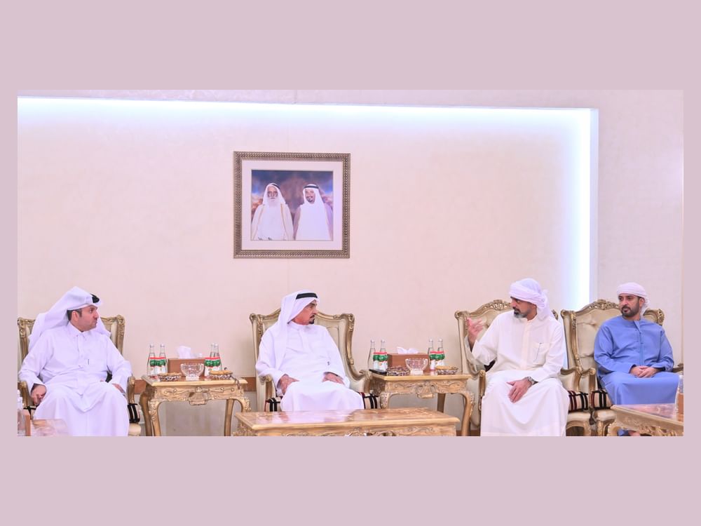 حاكم عجمان وولي عهده يستقبلان القنصل العام لدولة قطر والمهنئين بالشهر الفضيل