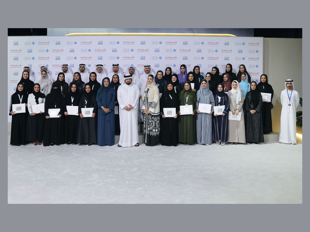 أحمد بن محمد يشهد تخريج الدفعة الأولى من برنامج "صناع المحتوى الاقتصادي" والدورة الثانية لبرنامج "DXB500"