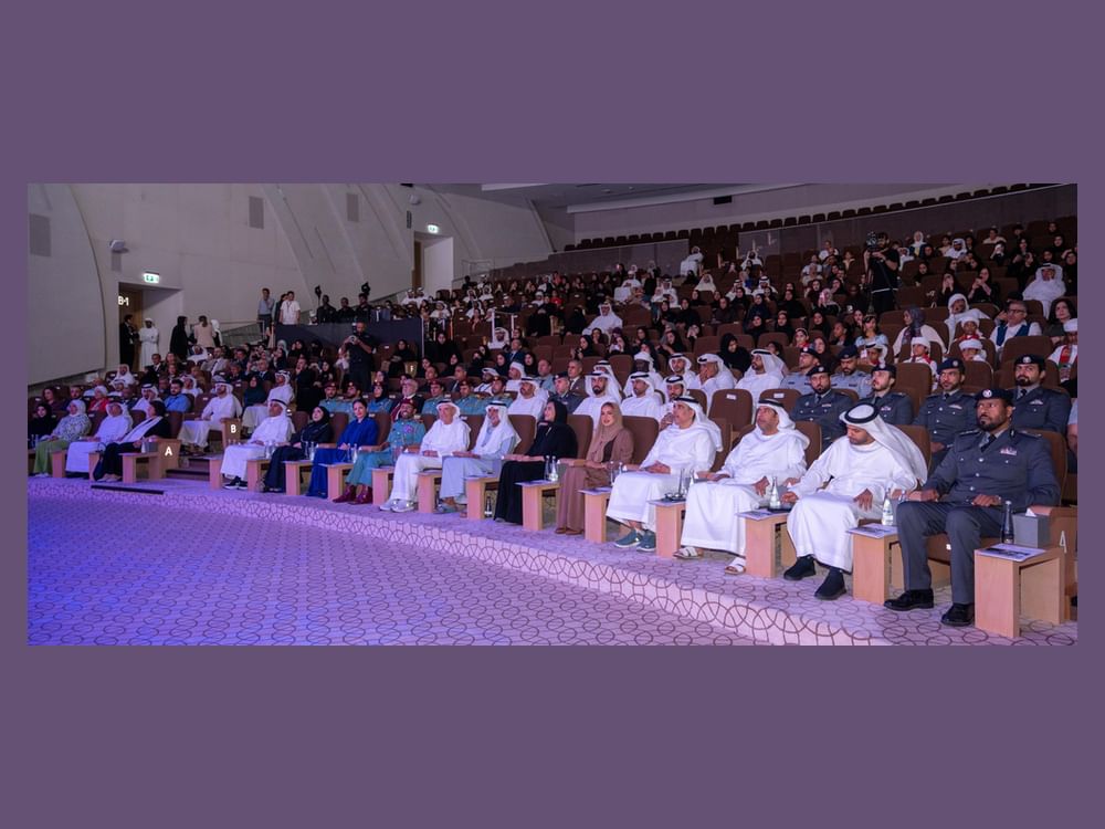 نهيان بن مبارك يكرم الفائزين بأسهم التميز في ختام فعاليات البرامج الصيفية لصندوق الوطن