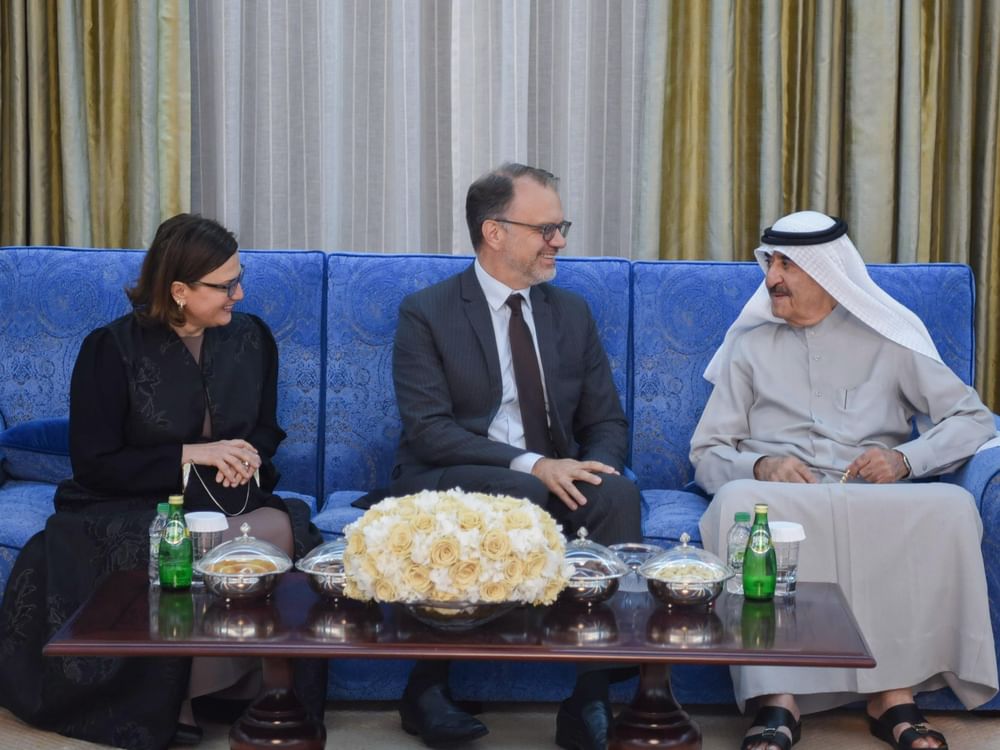 حاكم أم القيوين يستقبل القنصل العام الأمريكي 