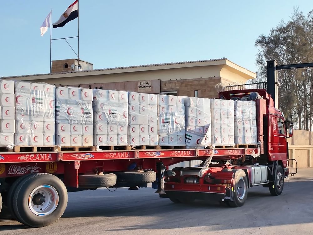 الإمارات تواصل دعمها الإنساني .. 128 شاحنة مساعدات دخلت غزة الأسبوعين الماضيين عبر معبر رفح المصري