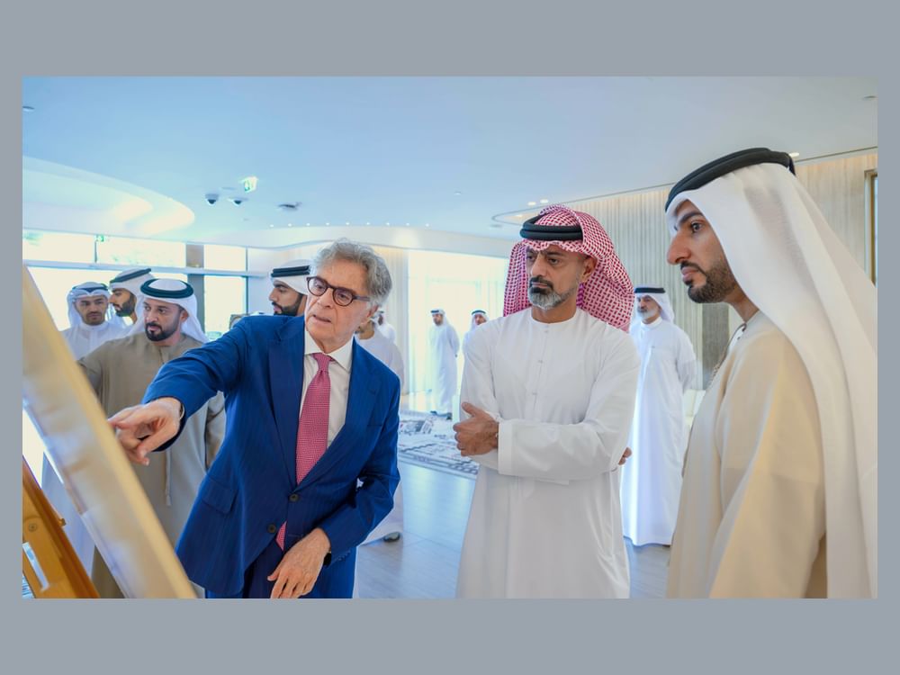 عمار بن حميد يطلع على مشاريع التطوير العقاري في منطقة الزورا بعجمان