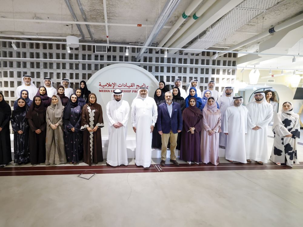 أحمد بن محمد يلتقي المشاركين في