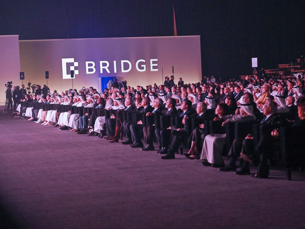 El BRIDGE Summit refuerza la posición de EAU como polo global de los medios y genera un impacto económico directo