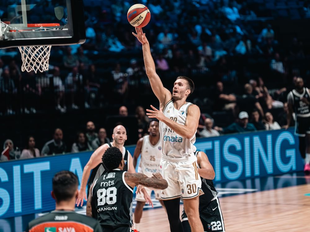 "دبي لكرة السلة" يفوز على بارتيزان ويواصل انتصاراته في الدوري الإدرياتيكي