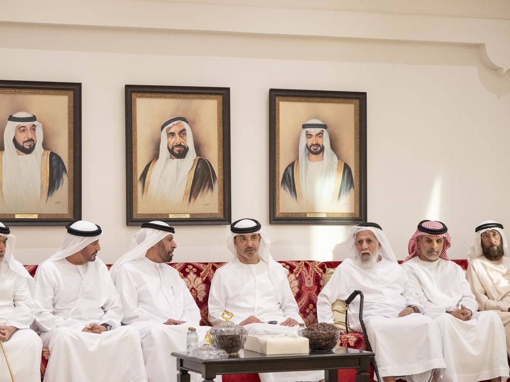 هزاع بن زايد يقدم واجب العزاء في وفاة سيف راشد النايلي ومحمد فالح الشامسي