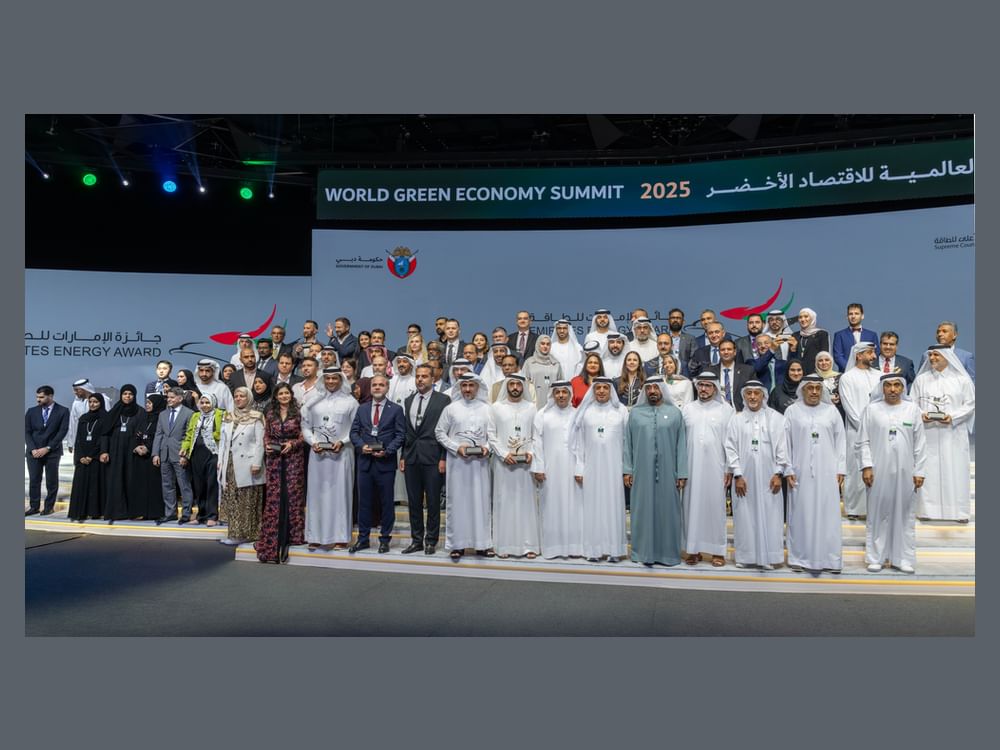 أحمد بن سعيد يكرّم 33 فائزاً بالدورة الـ 5 لجائزة الإمارات للطاقة