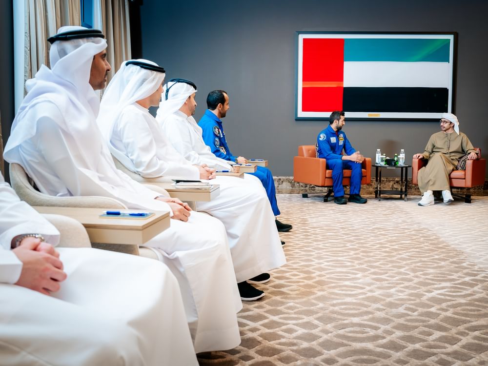 Abdullah bin Zayed empfängt Astronauten der VAE und MBRSC-Team