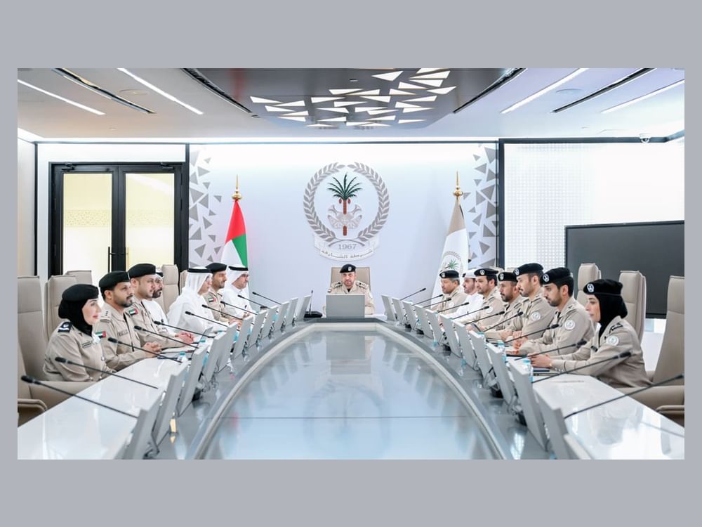 مجلس القيادة العليا بشرطة الشارقة يستعرض منظومة الابتكار وجودة الخدمات