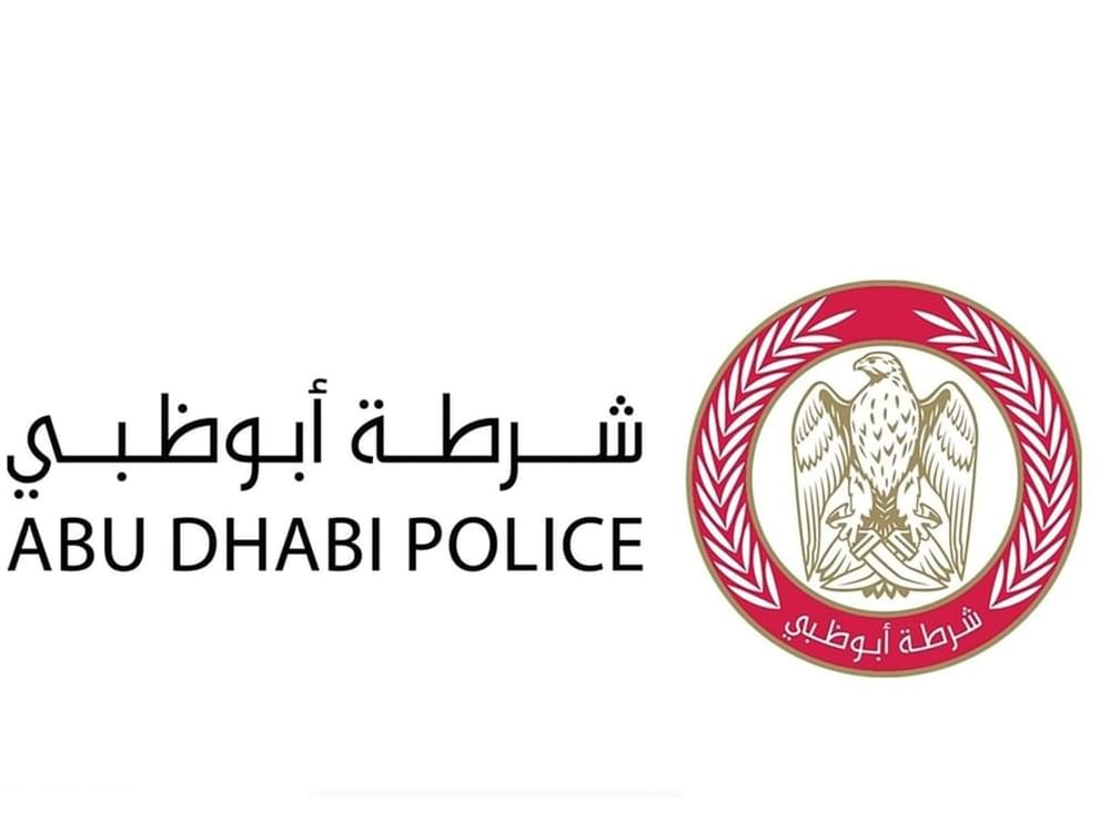 شرطة أبوظبي: فتح أبواب المركبة أثناء السير سلوك متهور يخالف الأنظمة المرورية