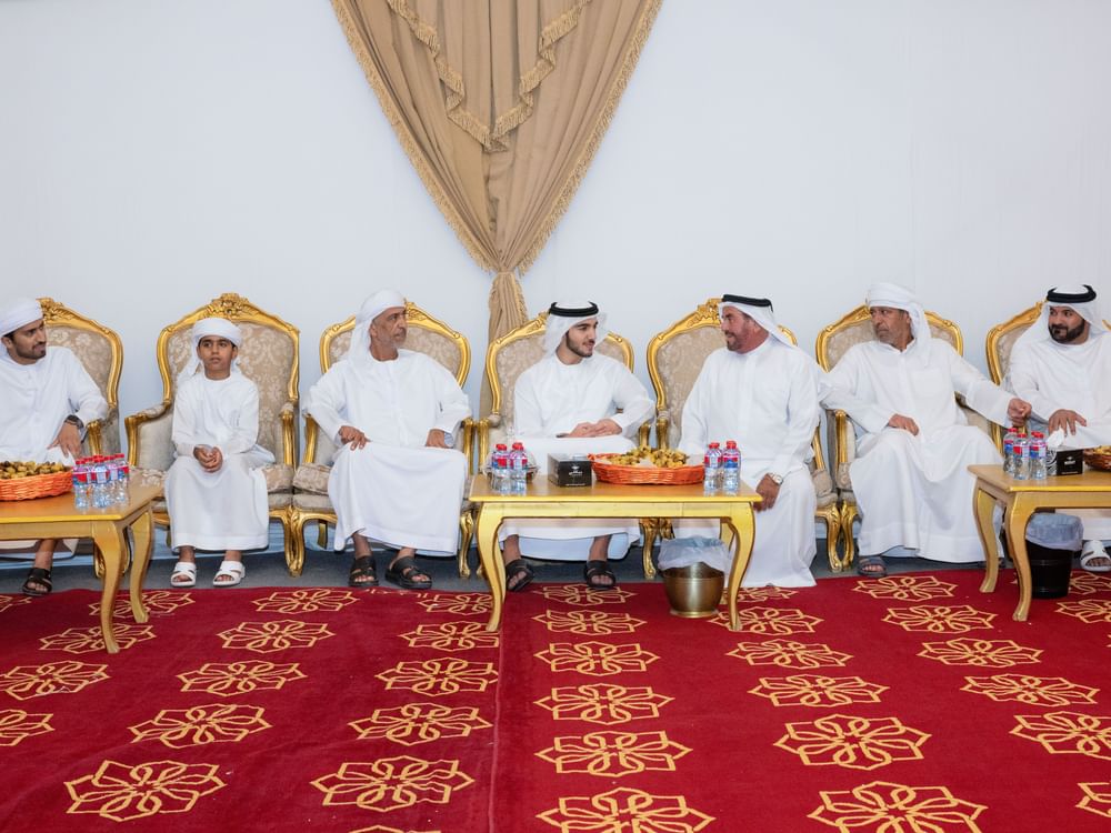 محمد بن راشد بن محمد يقدم واجب العزاء في وفاة عيسى علي بن بدر العليلي