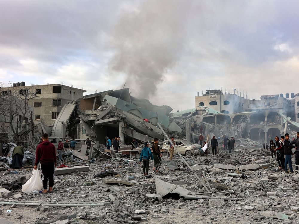 19 civilians killed in Israeli airstrike on Khan Younis, dozens more injured