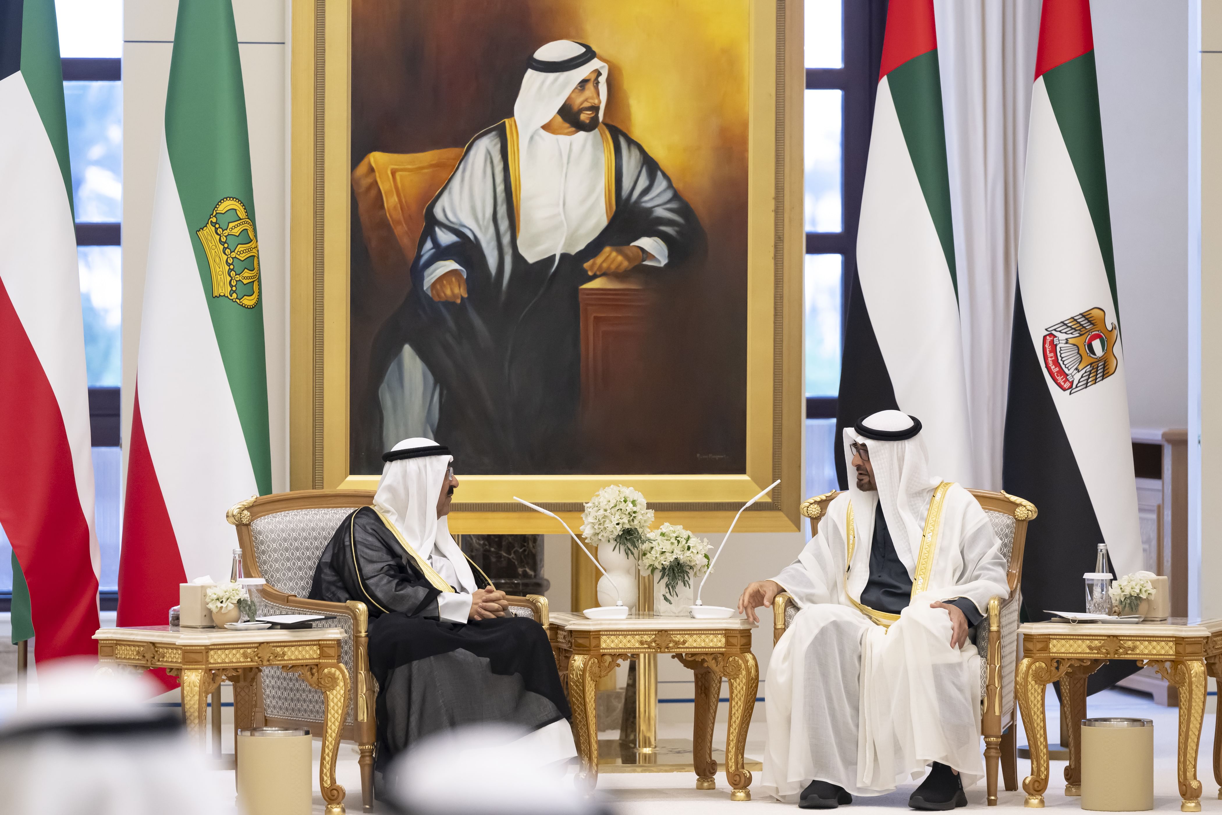 阿联酋总统与科威特埃米尔进行会晤共同讨论两国双边关系及加强海湾地区 
