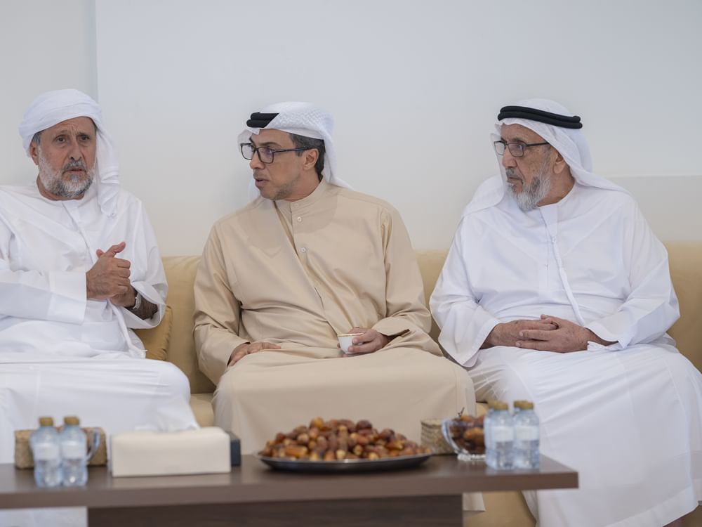 منصور بن زايد يعزي محمد علي عفصان المنصوري في وفاة والدته