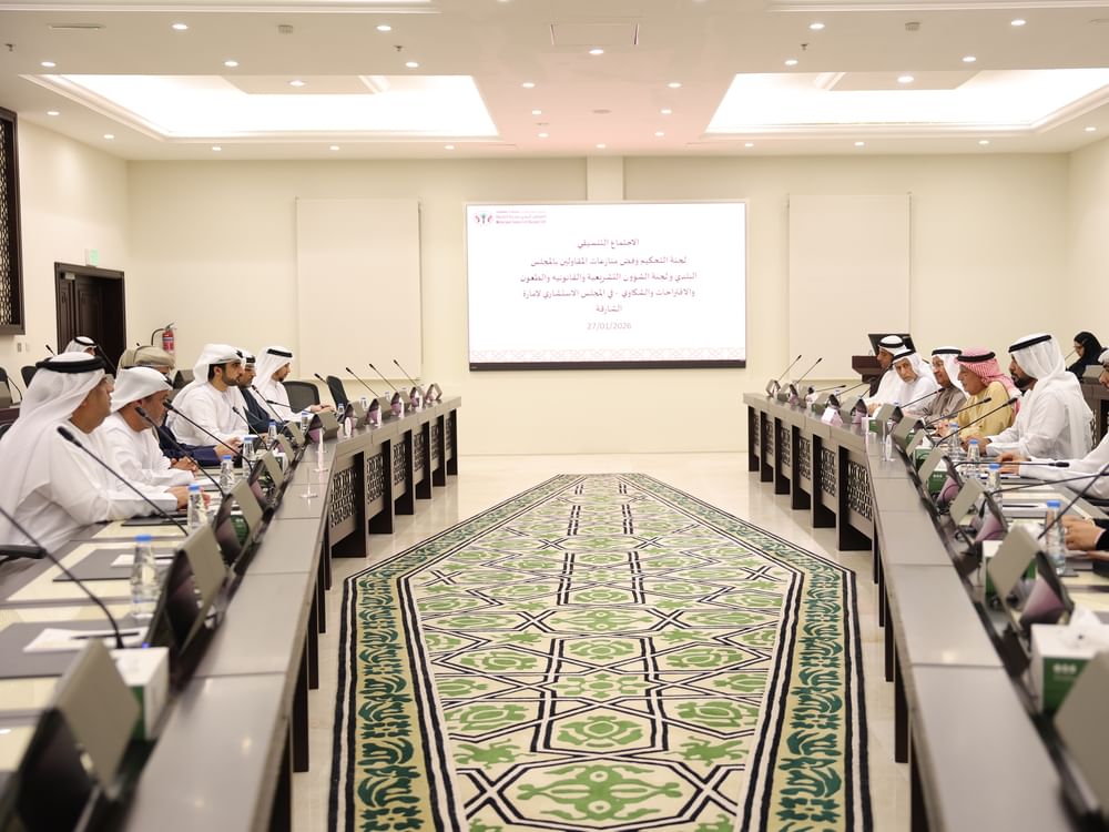 استشاري و بلدي الشارقة يناقشان التعاون بمجال التشريع