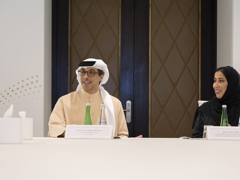 منصور بن زايد يطلق المنصة الوطنية للتوازن بين الجنسين بمشاركة الحكومات المحلية 