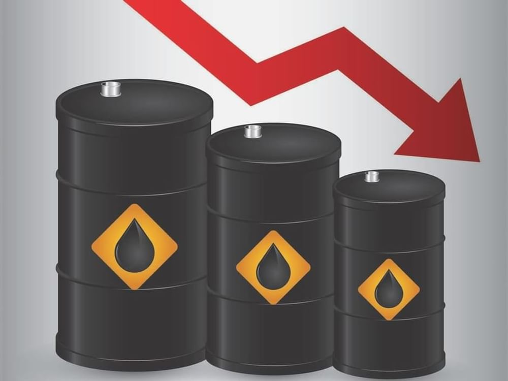 Oil prices tumble 5%