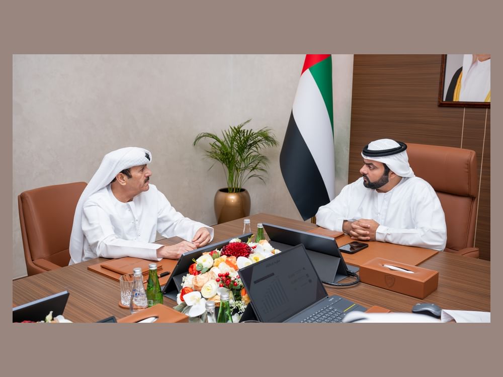محمد الشرقي يطّلع على نتائج برنامج المتسوق السري بالفجيرة ويؤكد أهمية تطوير العمل الحكومي