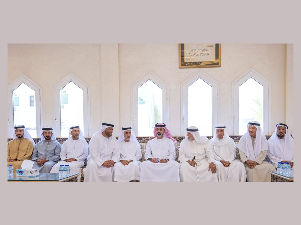  عمار بن حميد يقدم واجب العزاء في وفاة مريم راشد الشامسي