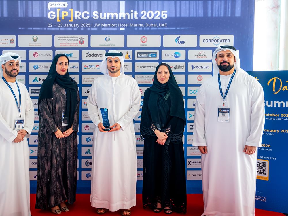 بلدية أبوظبي تستعرض إنجازاتها المؤسسية في القمة العالمية للحوكمة