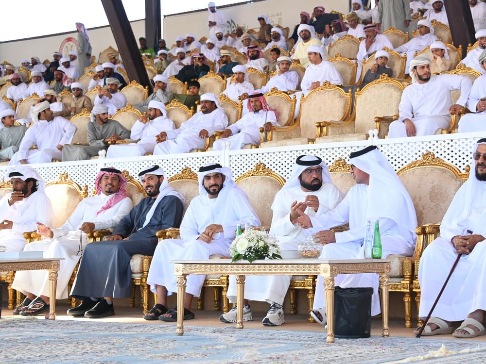 اللجنة المنظمة لمهرجان الظفرة تتوج الفائزين في مزاينة الإبل