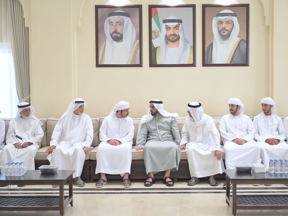سيف بن زايد يعزي في وفاة علي الطنيجي
