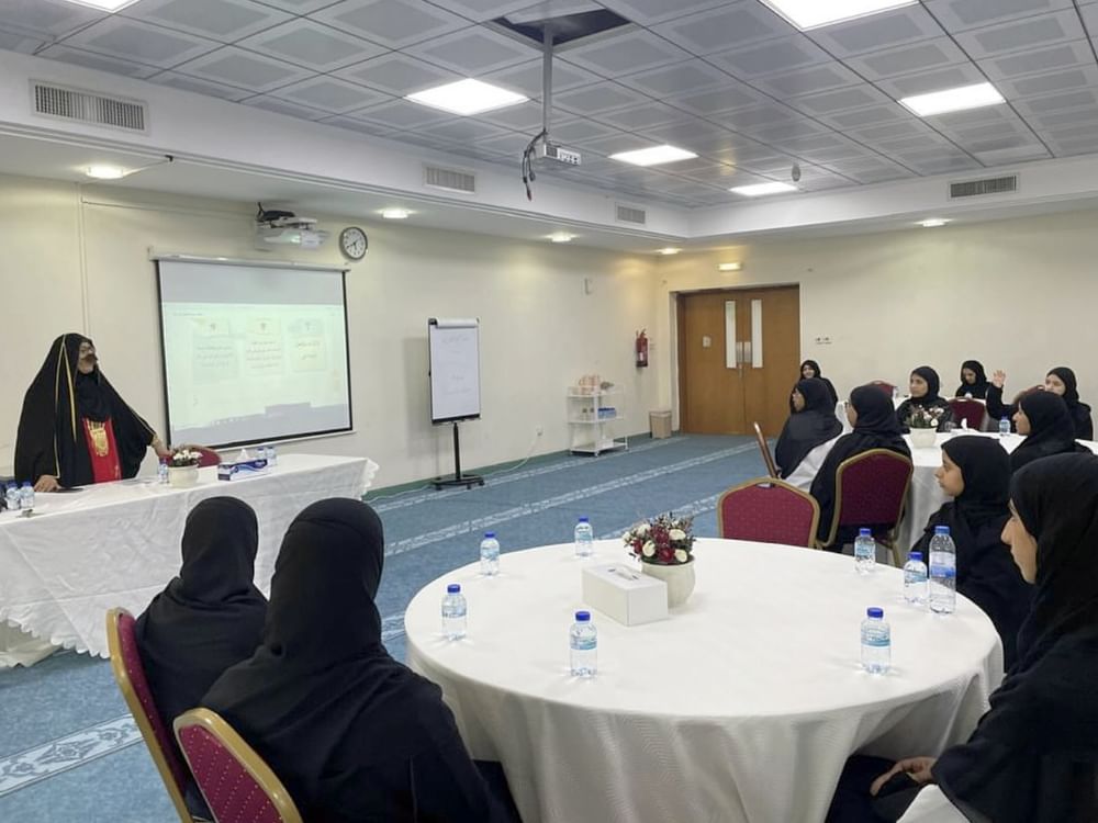  "التنمية الأسرية" تنظم زيارة  إلى المدارس لكبار المواطنين