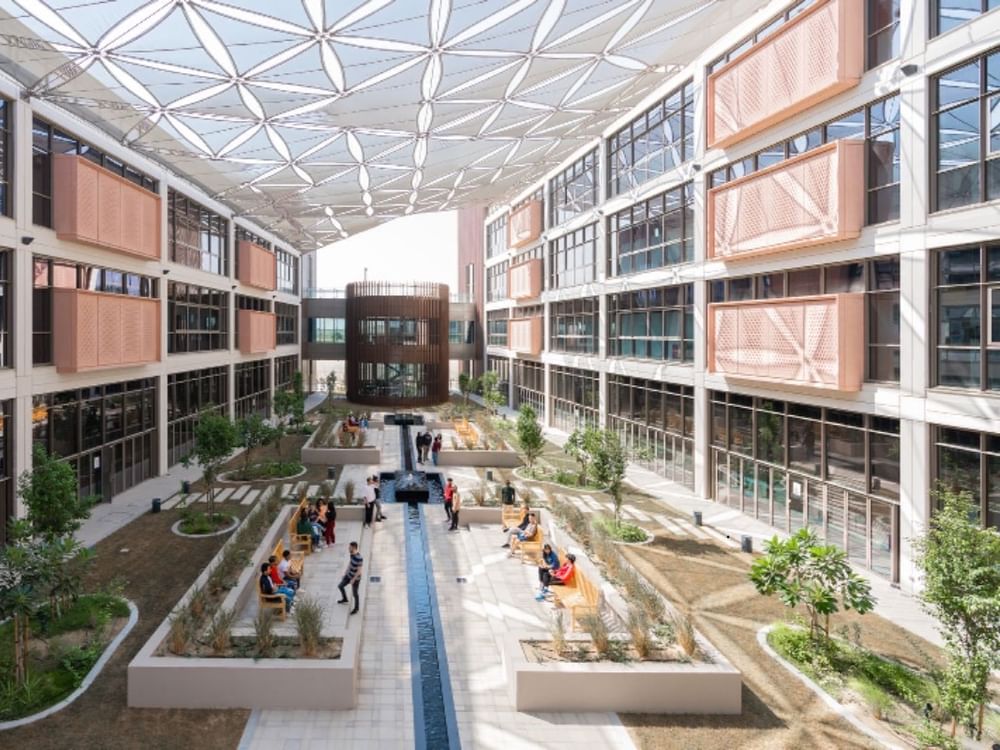 جاذبية سوق العمل في دبي تقود نموا بـ 40% في قطاع التعليم العالي