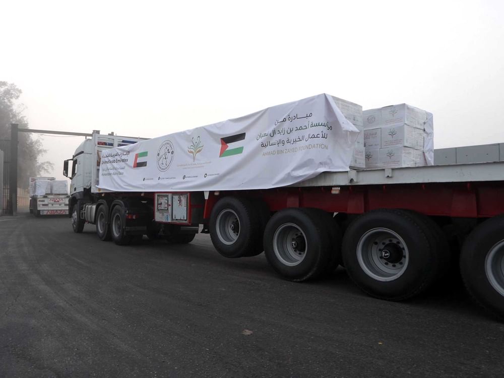 ضمن عملية "الفارس الشهم 3".. دخول 5 قوافل مساعدات إماراتية إلى قطاع غزة تحمل 819 طنا من المساعدات الإنسانية
