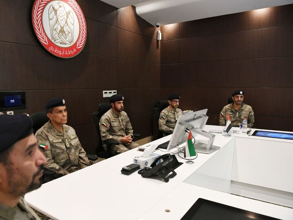 قائد عام شرطة أبوظبي يزور مركز الدفاع المدني بمدينة شخبوط ويطلع على مستوى الجاهزية
