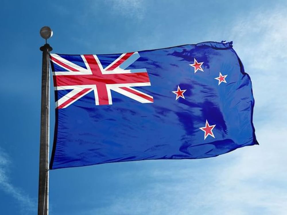 新西兰北岛遭强风暴袭击 交通受阻数万用户断电