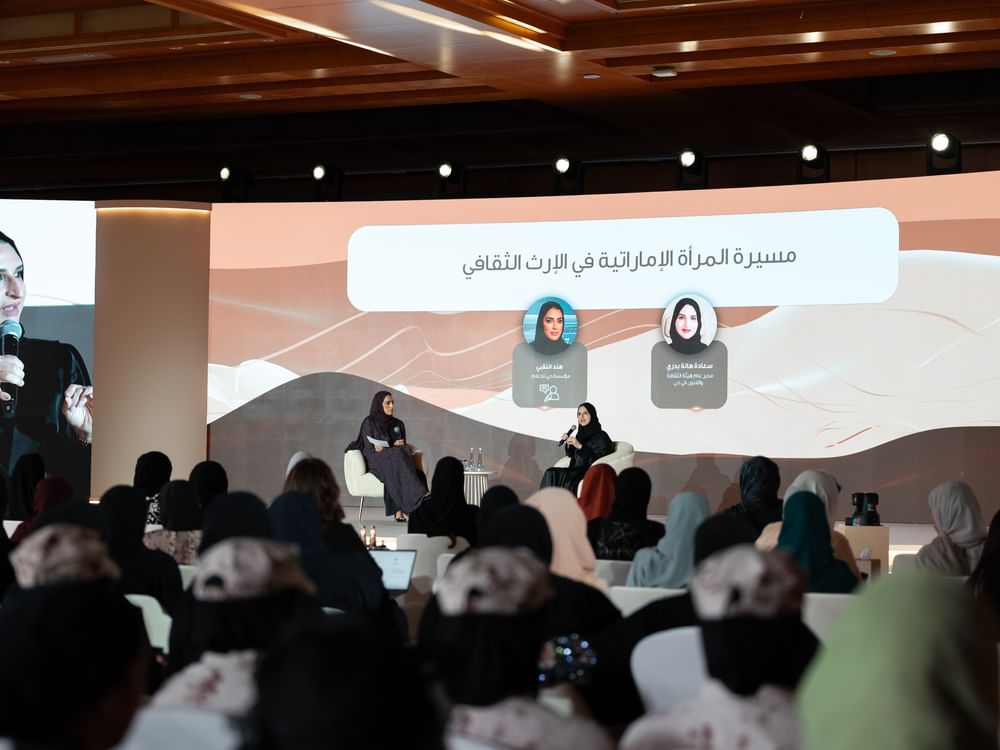 منتدى المرأة الإماراتية.. هالة بدري: الأمهات والجدات حافظات الذاكرة وذاكرتهن جسور تربط الماضي بالحاضر