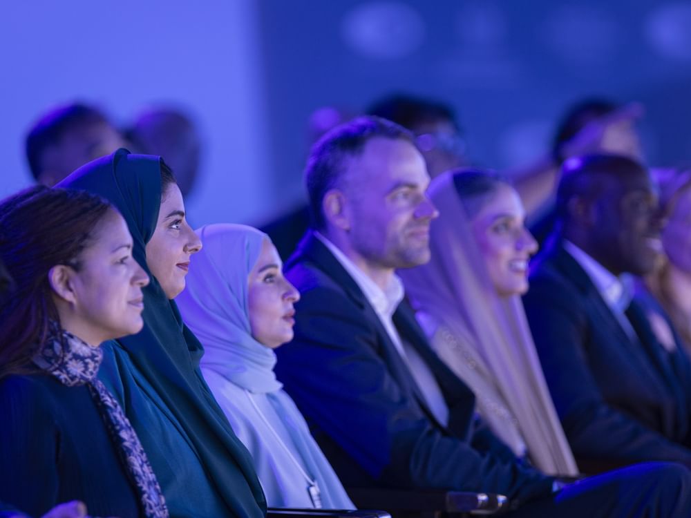 "القيادات العالمية الشابة" تلتقي في دبي لمشاركة الرؤى وبناء فرص المستقبل 