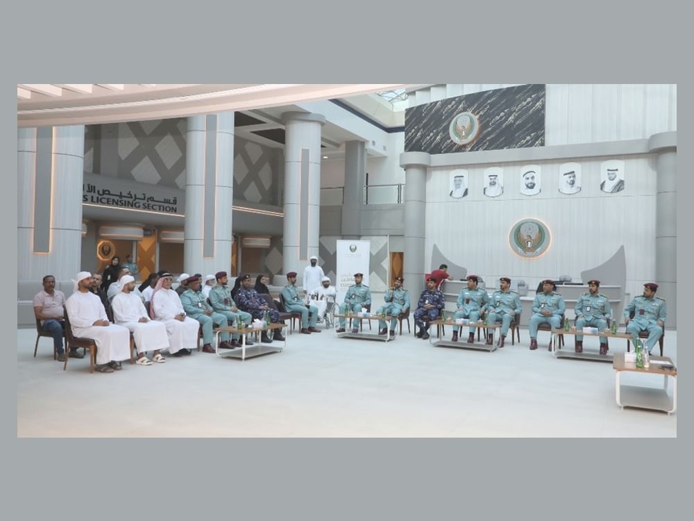 شرطة الفجيرة تنظم مجلس المتعاملين لتعزيز جودة الحياة الرقمية للخدمات
